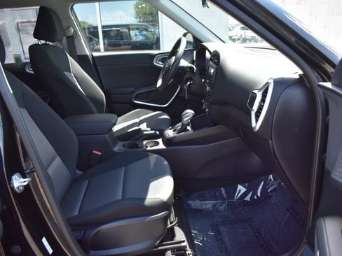 Used 2025 Kia Soul LX FWD image 35
