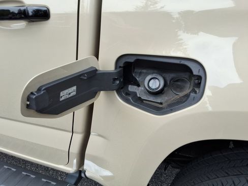 Certified 2022 Chevrolet Colorado Z71 AWD/4WD image 12