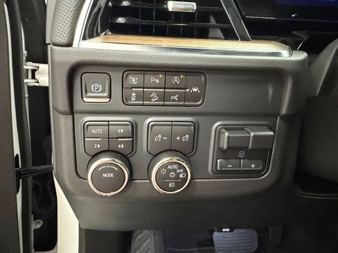 Certified 2025 Chevrolet Tahoe High Country w/ Sun And Tow Package AWD/4WD image 17