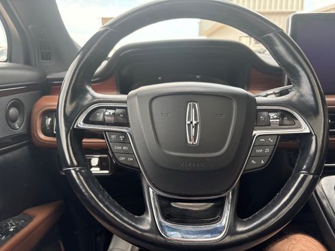 Used 2022 Lincoln Nautilus Reserve AWD/4WD image 12