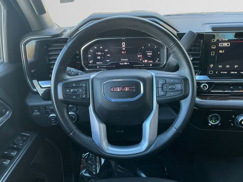 Used 2024 GMC Sierra 1500 SLE image 12
