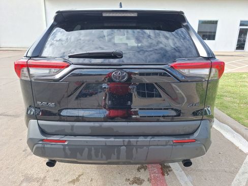 Used 2025 Toyota RAV4 XLE w/ Convenience Package image 5