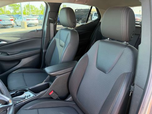 Used 2022 Buick Encore GX Select w/ Sport Touring Package FWD image 14