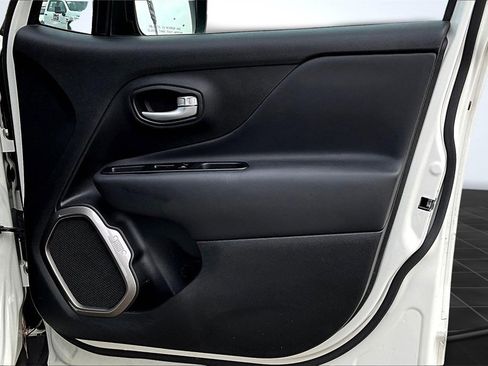 Used 2023 Jeep Renegade Latitude w/ Premium Group image 24