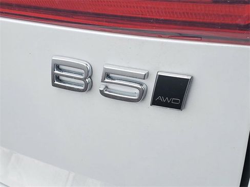 New 2026 Volvo XC60 B5 Plus w/ Protection Package Premier image 8