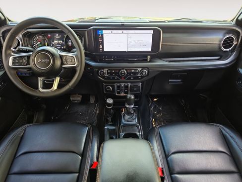 Used 2024 Jeep Wrangler Unlimited Sahara AWD/4WD image 10