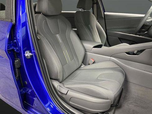 New 2025 Hyundai Elantra SEL image 28