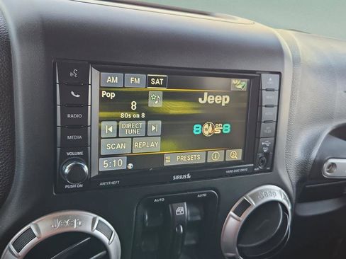 Used 2016 Jeep Wrangler Unlimited Rubicon image 26