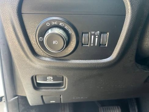 Used 2024 Jeep Grand Cherokee L Limited AWD/4WD image 6