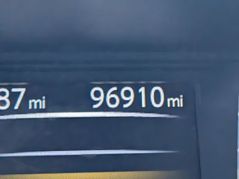 Used 2018 Nissan Titan SL w/ Chrome Package image 14