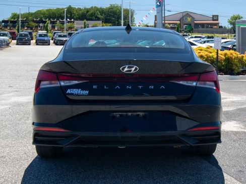 Used 2023 Hyundai Elantra SEL w/ Convenience Package FWD image 11