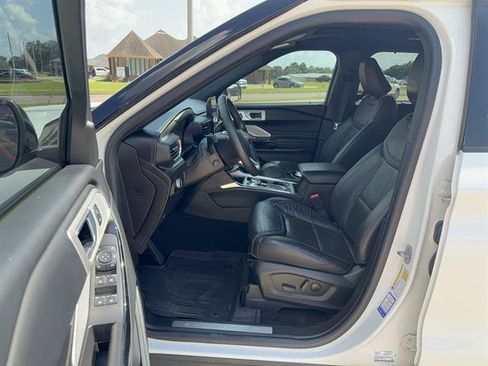 Used 2023 Ford Explorer Platinum w/ Technology Package AWD/4WD image 8