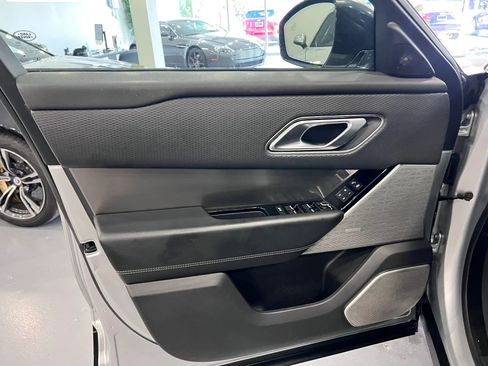 Used 2018 Land Rover Range Rover Velar S AWD/4WD image 60