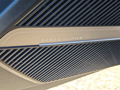 Certified 2025 Audi Q5 2.0T Premium Plus image 21