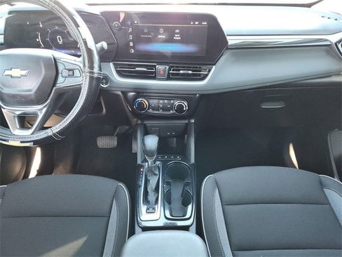 Used 2024 Chevrolet TrailBlazer LT w/ LT Cold Weather Package image 17