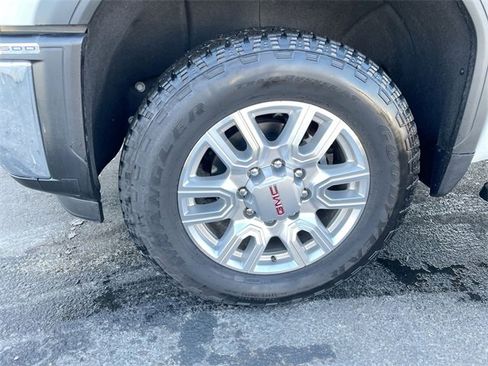 Used 2024 GMC Sierra 2500 SLT w/ SLT Premium Package image 8