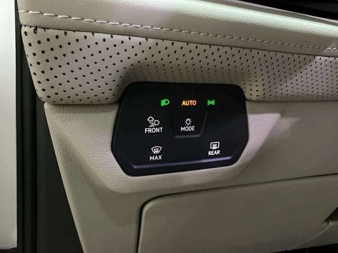 Used 2024 Volkswagen Atlas SE FWD image 35