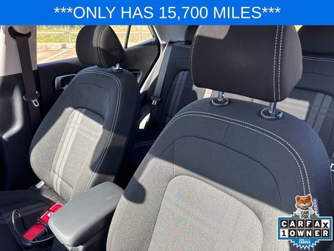 Used 2024 Hyundai Venue SEL FWD image 13