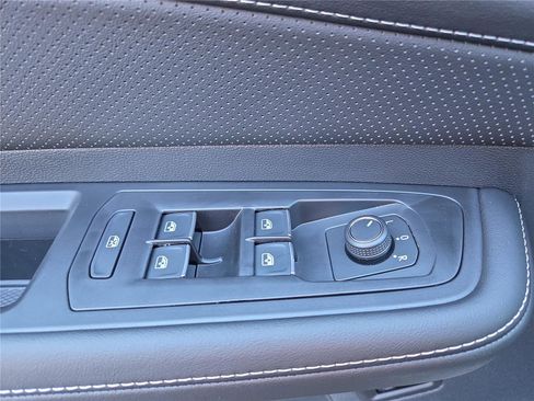 New 2026 Volkswagen Atlas Cross Sport SE image 13