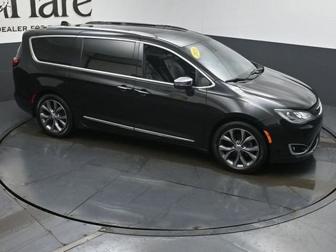 Used 2019 Chrysler Pacifica Limited w/ Advanced Safetytec Group image 36