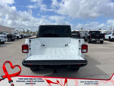 Used 2023 Jeep Gladiator Willys image 16