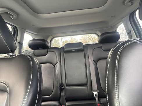 Used 2023 Jeep Grand Cherokee Limited AWD/4WD image 34