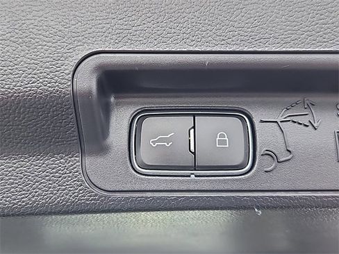 Used 2021 Ford Explorer XLT w/ Equipment Group 202A image 20