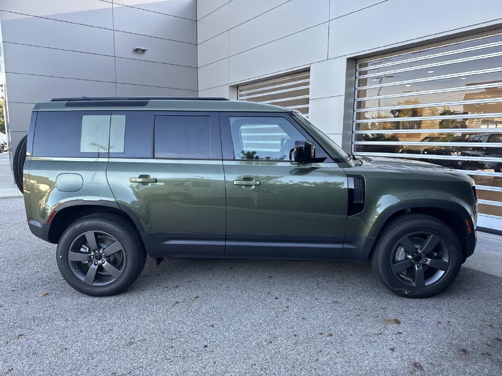 New 2026 Land Rover Defender 110 S AWD/4WD image 8