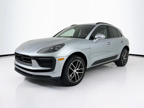 Certified 2025 Porsche Macan AWD/4WD image 1
