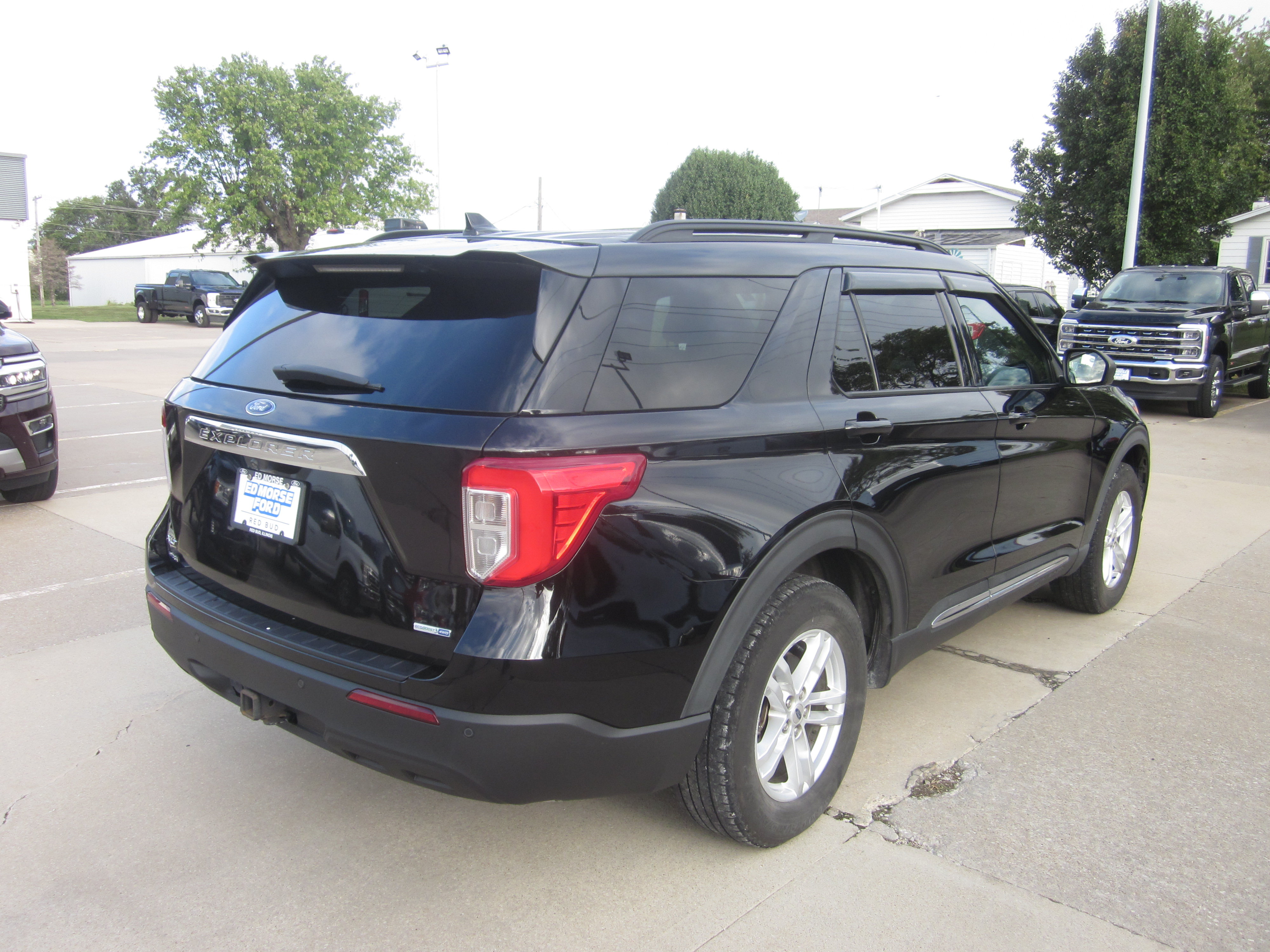 Used 2020 Ford Explorer XLT w/ Comfort Package AWD/4WD image 6