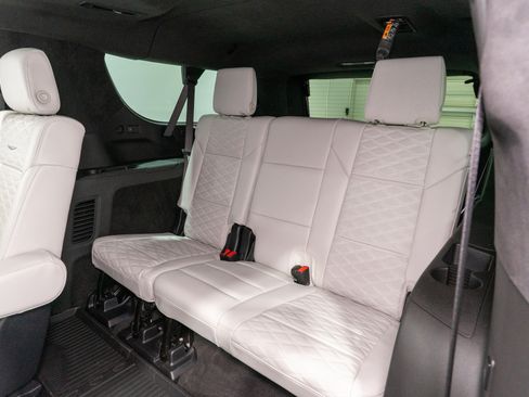 Used 2026 Cadillac Escalade ESV Platinum Sport w/ LPO, ONYX Package AWD/4WD image 39