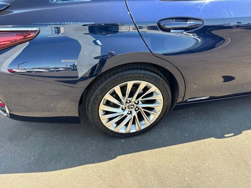 Used 2021 Lexus ES 300h w/ Accessory Package FWD image 9