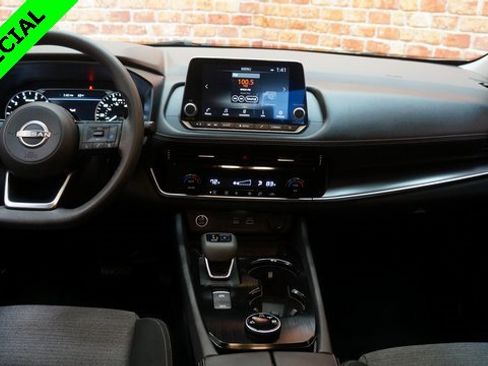 Used 2022 Nissan Rogue SV image 11