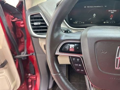 Used 2019 Lincoln Nautilus Select AWD/4WD image 16