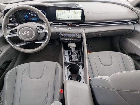 Used 2025 Hyundai Elantra SEL image 21