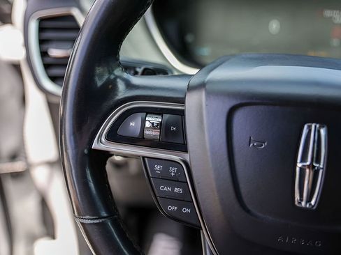 Used 2020 Lincoln Nautilus Reserve FWD image 16