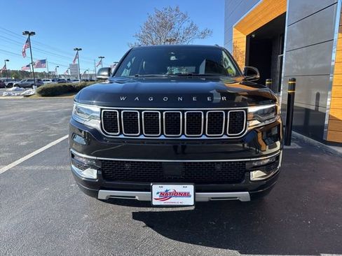 Used 2024 Jeep Wagoneer Series II image 3