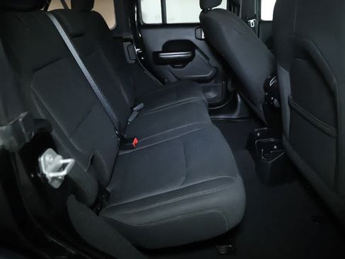 Used 2018 Jeep Wrangler Unlimited Sport S AWD/4WD image 32