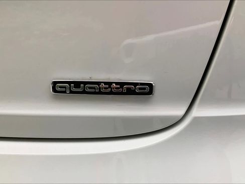 Used 2019 Audi Q8 Prestige w/ Luxury Package AWD/4WD image 32