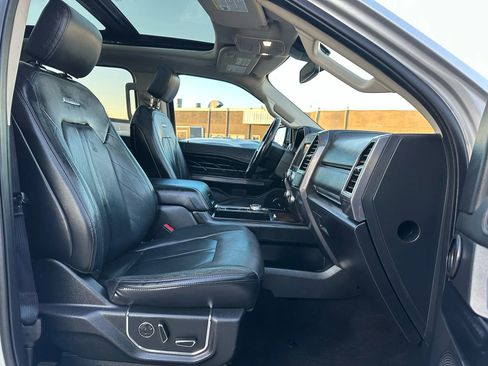 Used 2019 Ford Expedition Platinum image 29