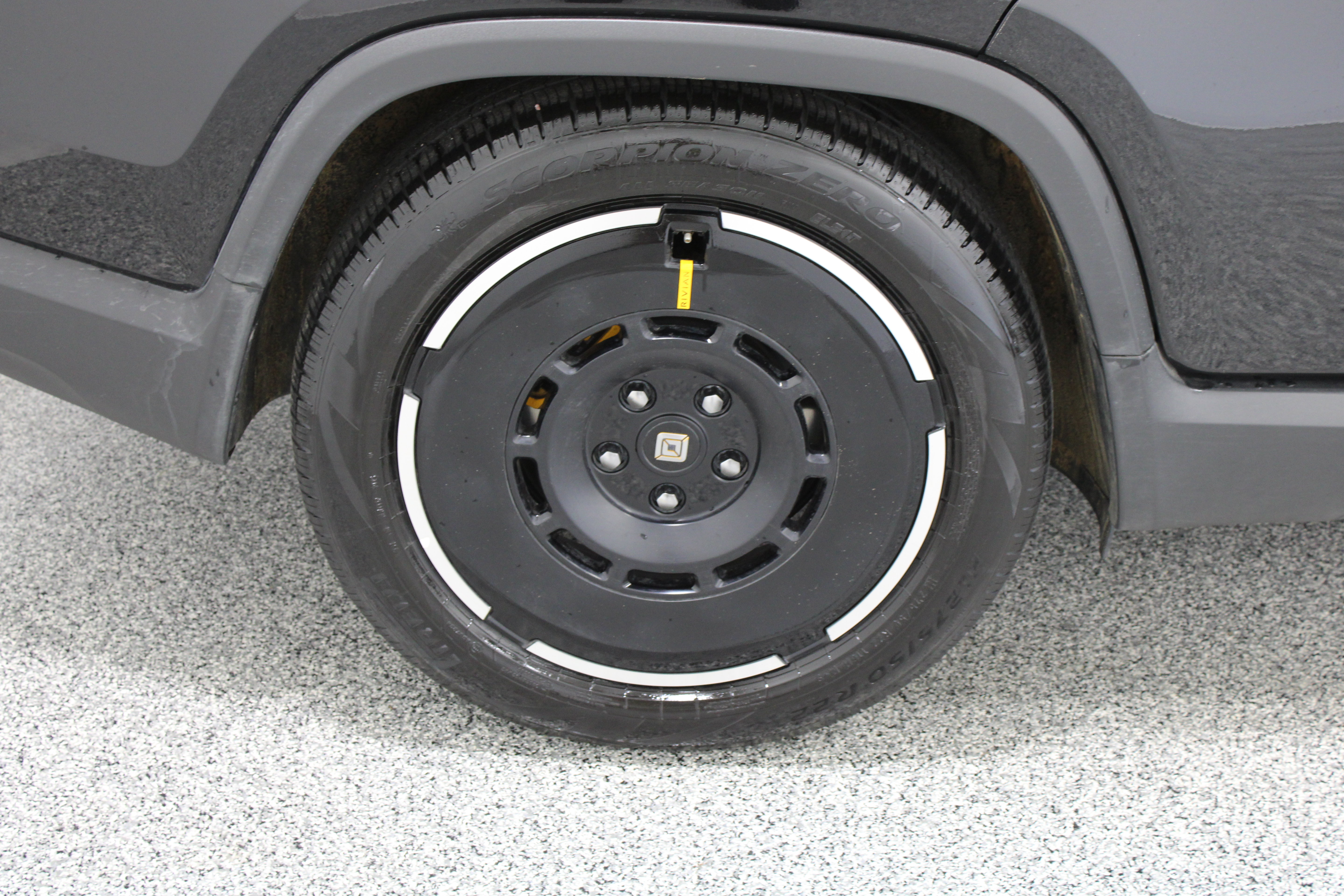 Used 2025 Rivian R1T Premium Tri AWD/4WD image 6