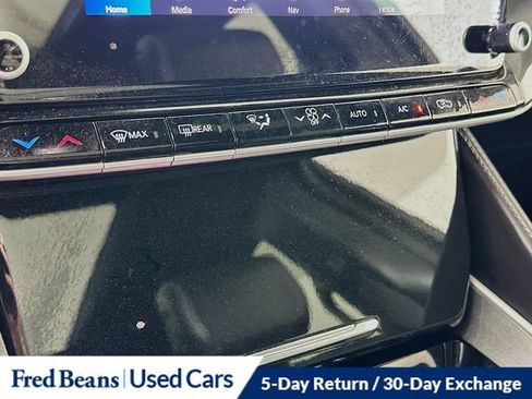 Used 2022 Jeep Wagoneer Series I w/ Premium Group I AWD/4WD image 22
