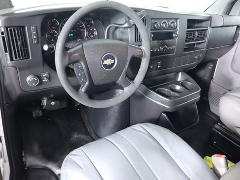 Used 2014 Chevrolet Express 2500 Extended RWD image 9