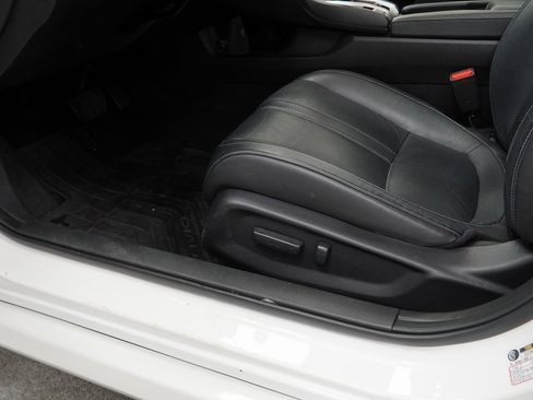 Used 2018 Honda Civic Touring image 39