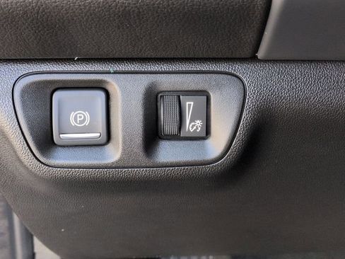 Used 2023 GMC Acadia SLE image 19