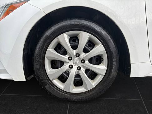 Used 2020 Toyota Corolla LE FWD image 9