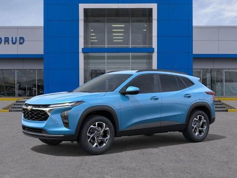 New 2026 Chevrolet Trax LT w/ Driver Confidence Package FWD image 2