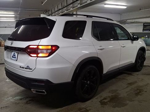 Used 2025 Honda Pilot Black Edition image 6