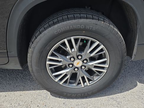 Used 2024 Chevrolet Traverse LT image 13