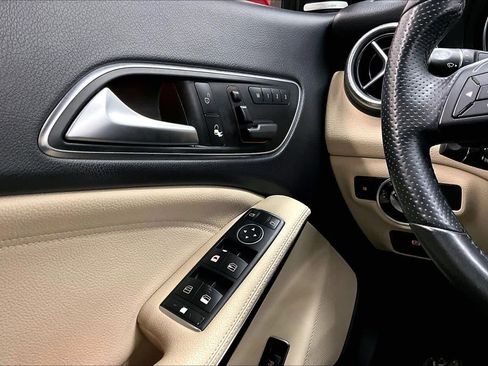 Used 2014 Mercedes-Benz CLA 250 image 35
